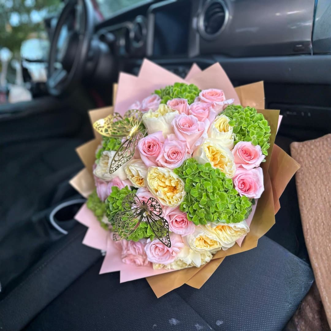 Rose and hydrangea bouquet on its way to a birthday flower delivery in Miami, a surprise gift from Loli the Bunny.